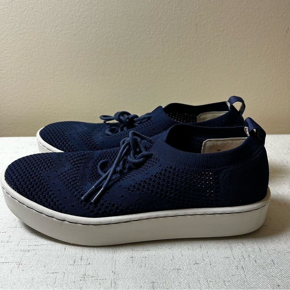 Born "Sunburst" Handcrafted Sneakers Shoes Size 7M Navy/White Women